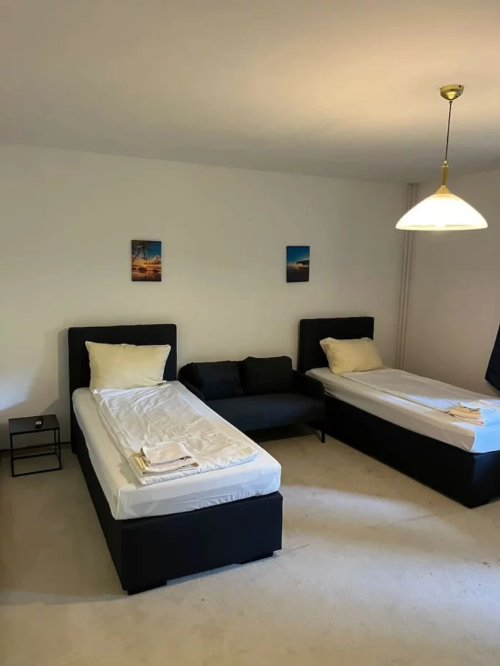 Schönes 2 Z Apartment mit Balkon Schlafzimmer
